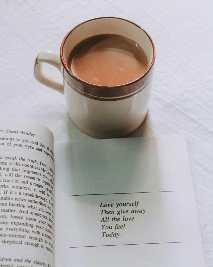 pramod tiwari ue3bduff1mi unsplash kawa i książka